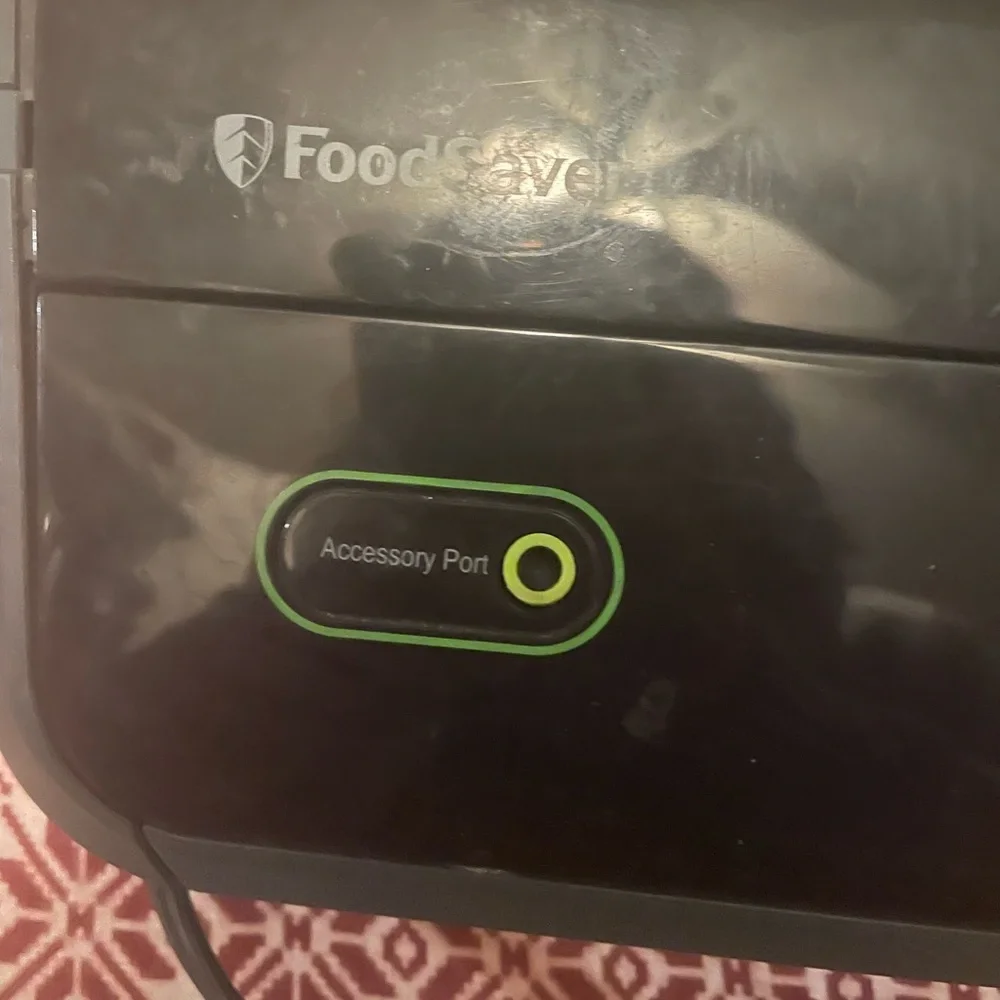FoodSaver Vacuum Sealer in Black